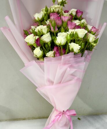 a bouquet of white and pink roses