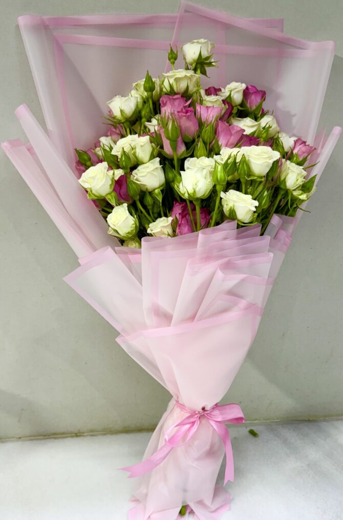 a bouquet of white and pink roses